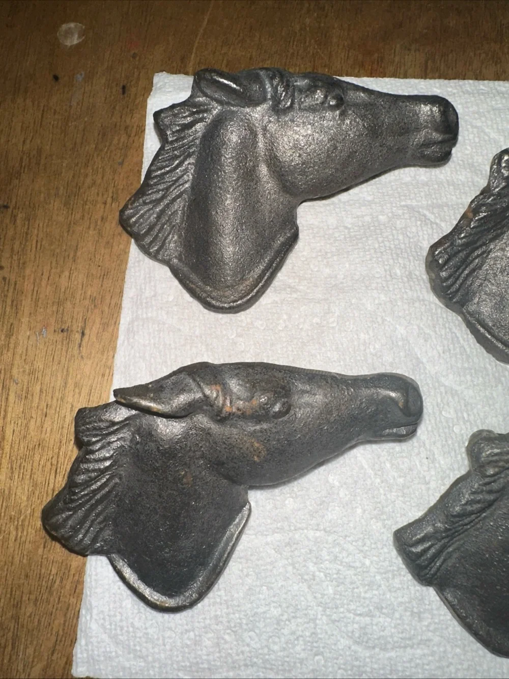Decorative Cast Iron Horse Head 2”x3”napkins ring set of 6 dark gray